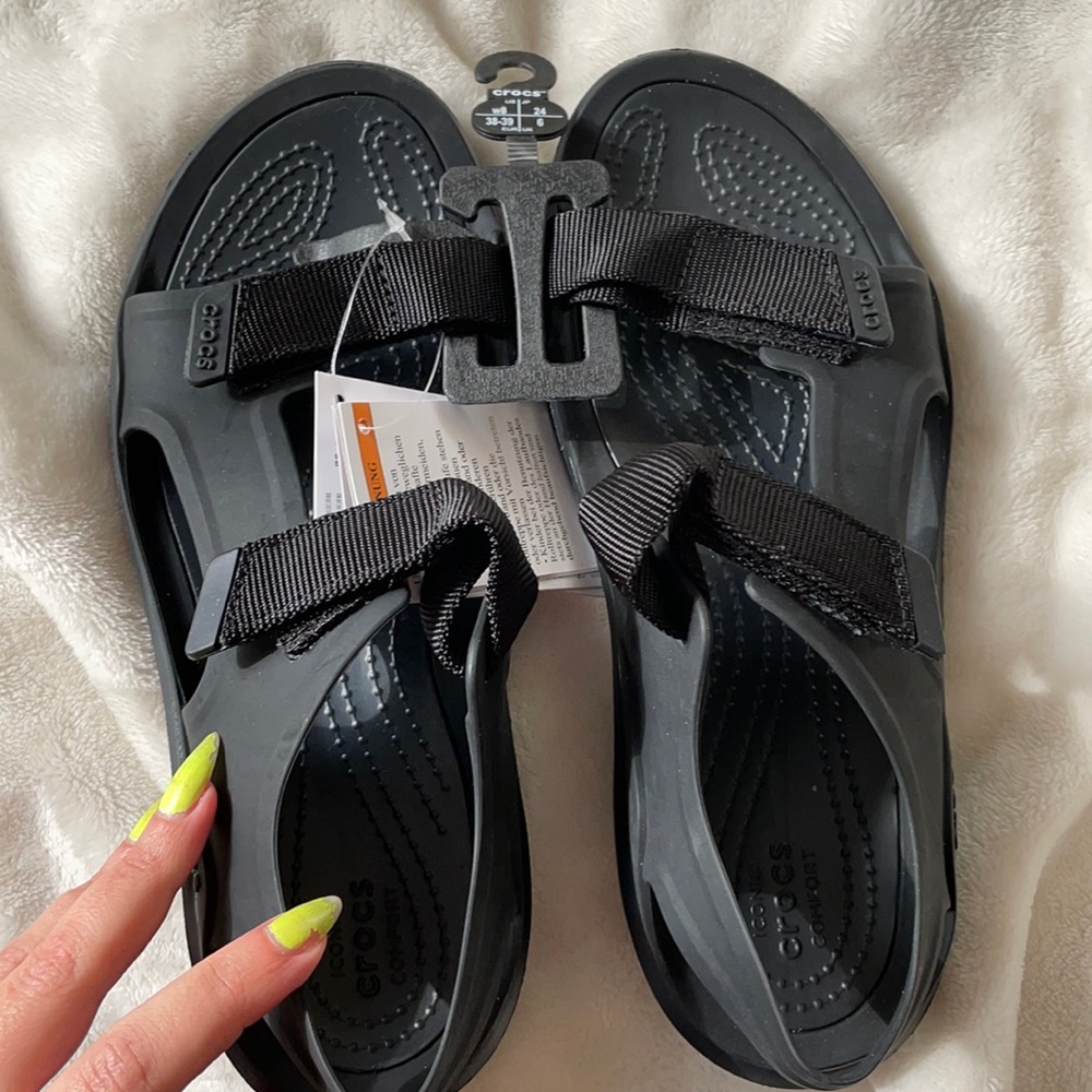 Black Crocs sz 8